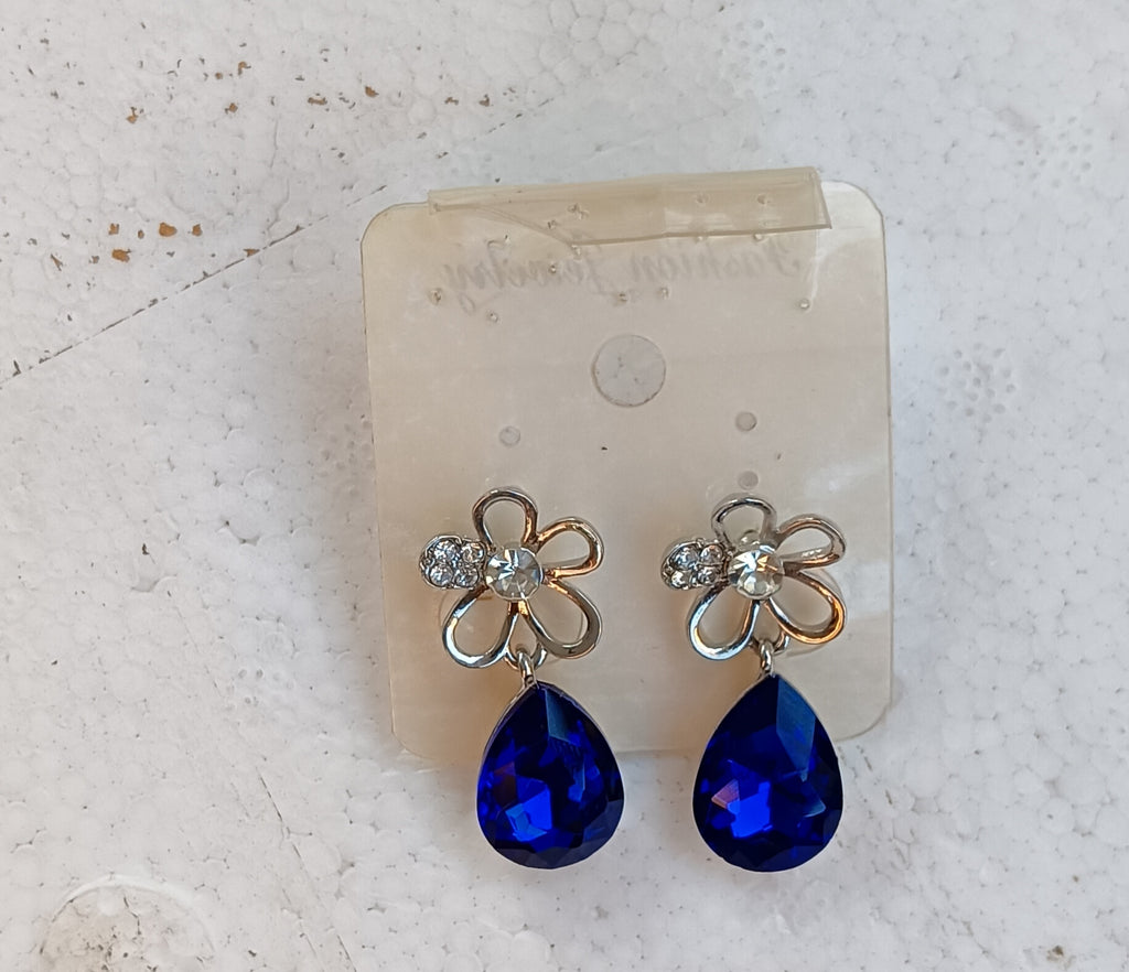 Elegant Blue Teardrop Floral Stud Earrings 💙